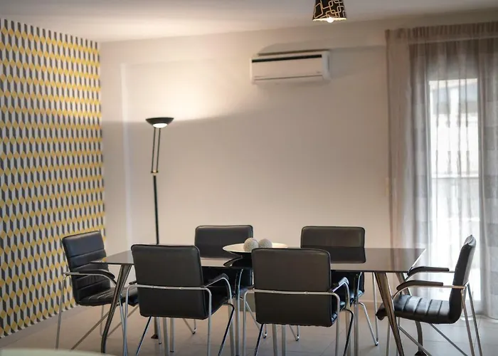 Spacious Fully Equipped 3Bd 2Bath Apt In The Heart Of City With Balconies Ac And Fast Wifi #2